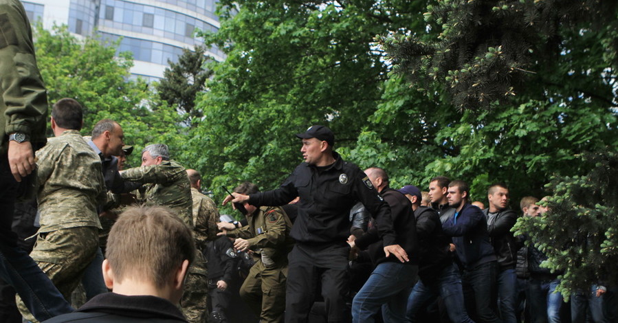 Пострадавшие в стычках 9 мая в Днепре не могут опознать 