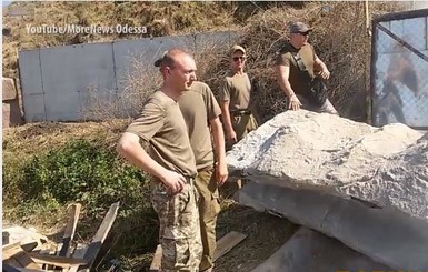 В Одессе снесли забор, загораживающий выход к морю 