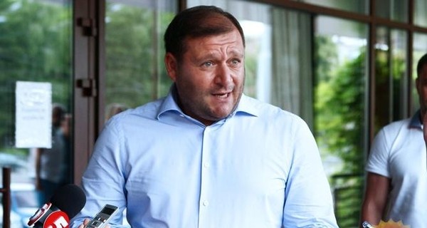 После голосования за арест Добкин снял крестик и позвонил жене