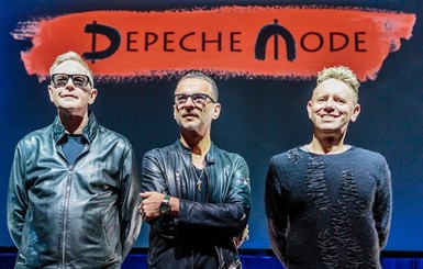 Видео: Depeche Mode прибыли в Киев в полном составе 