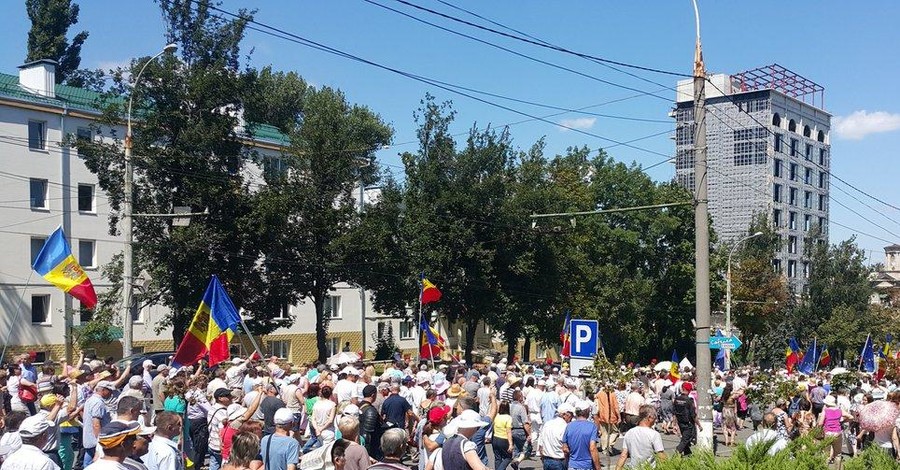 В Молдове начались протесты против президента