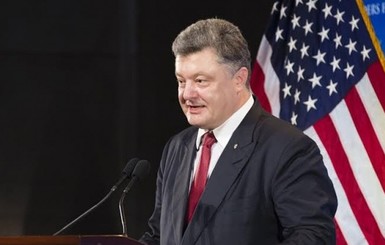 Порошенко поздравил всех с подписанием санкций против России