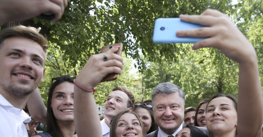 Порошенко в Кропивницком сравнил День независимости с Рождеством и Пасхой