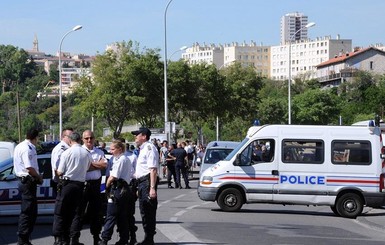 Во Франции мужчина с ножом напал на прохожих