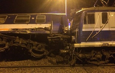 В Польше пассажирский поезд врезался в грузовой, десятки пострадавших