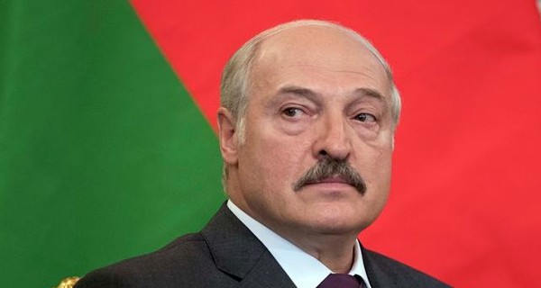 Лукашенко прокатился на новеньком автомобиле 