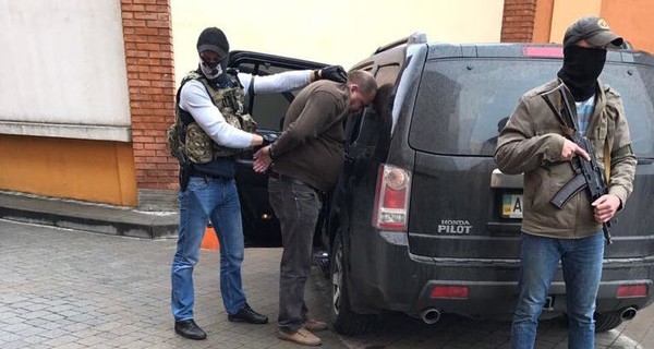 Главу Черновицкой областной налоговой поймали на взятке в миллион гривен