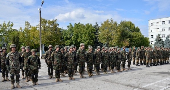 Додон пообещал наказать всех военных, которые поехали в Украину на учения 