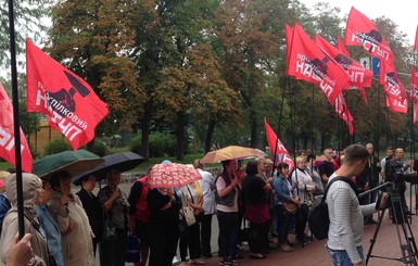 В Чернигове профсоюзы требовали уволить чиновника за его причастность к криминальным схемам