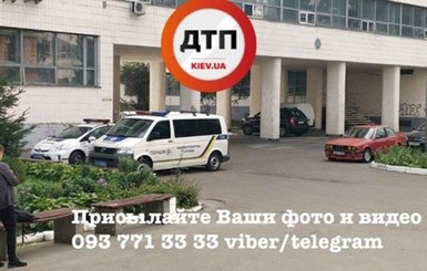 В Киеве эвакуировали Авиационный университет, там нашли сумку с 