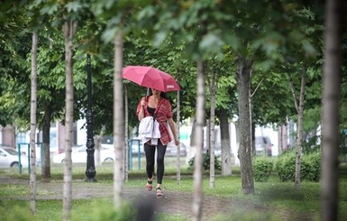 Сегодня днем, 13 октября, в Украине будет тепло и немного дождливо