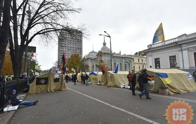 Под Верховной Радой снова собираются митингующие