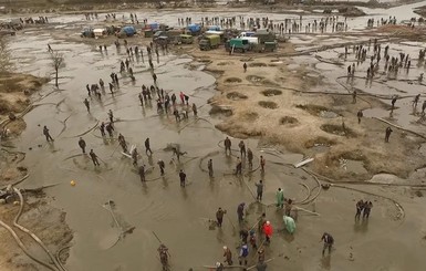 Янтарные прииски: громкие столкновения с полицией прекратились, охотники за солнечным камнем работают втихую