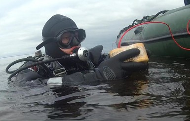 В Киевском водохранилище подорвали две авиабомбы