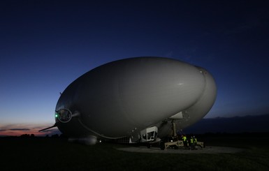 В Великобритании разбился экспериментальный дирижабль-гигант Airlander 10