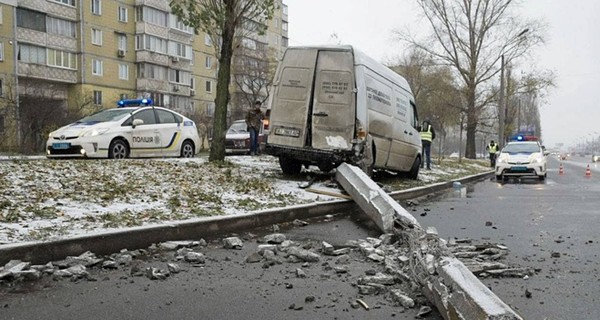 Из-за гололеда в Украине аварии и пробки 