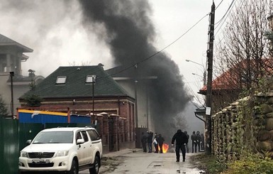 Под домом экс-министра энергетики времен Януковича жгли шины