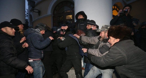 Полиция и митинги: чтобы прекратить взаимные потасовки, нужна скандинавская модель