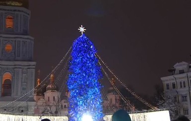 В Киеве зажгли главную елку Украины