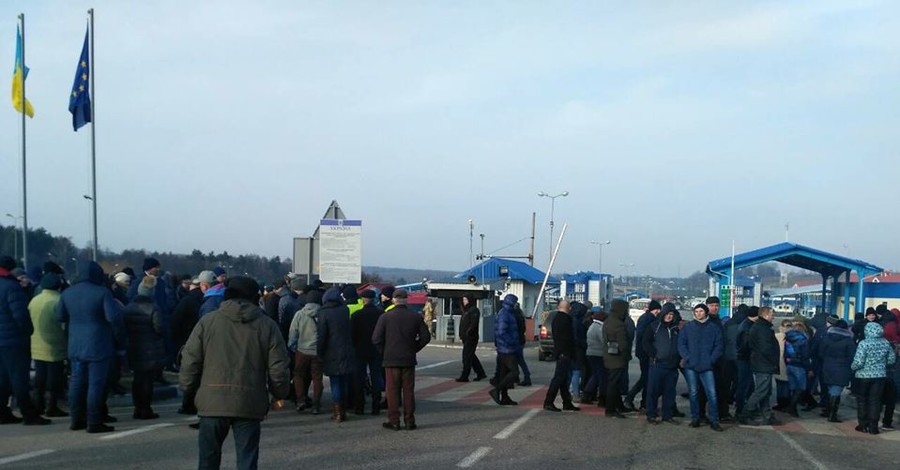 На границе с Польшей воздвигают стену против свиней и челноков