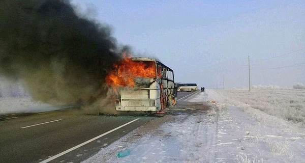 52 человека сгорели в автобусе из-за двери, которую заклинило