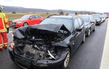 На автобане в Германии столкнулись 17 автомобилей