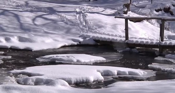 Под Тернополем замерз один из самых известных водопадов