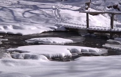 Под Тернополем замерз один из самых известных водопадов