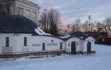 В Киеве митингующие требуют снести здание УПЦ МП