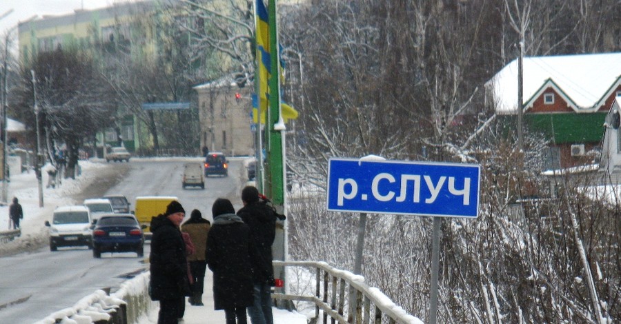 В Новограде-Волынском четверо школьников спасли парня, собиравшегося прыгнуть с моста вслед за другом