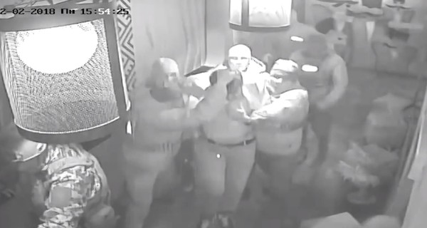 В сети появилось новое видео задержания Саакашвили