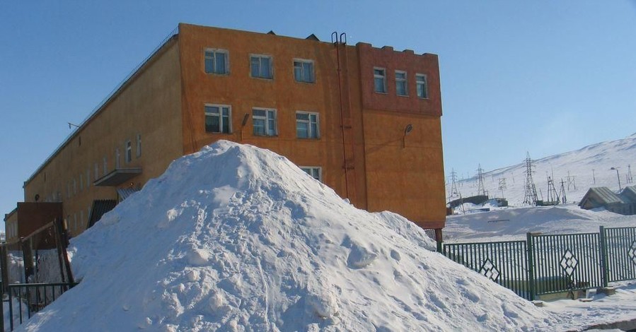 В Подмосковье воспитатели детсада забыли девочку на улице, она умерла в сугробе