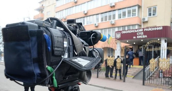 Нацполиция: журналисток в суде раздевали законно