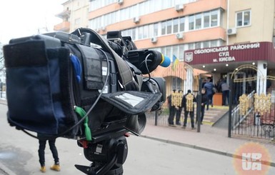 Нацполиция: журналисток в суде раздевали законно