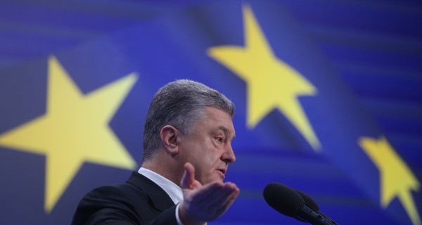 Порошенко попросил усложнить процедуру получения украинского гражданства