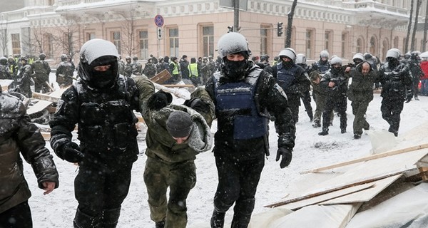 Столкновения под Радой: 11 митингующих госпитализировали