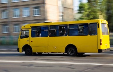 В Хмельницком маршрутчика отправили в зону АТО за отказ бесплатно везти вдову ветерана конфликта 