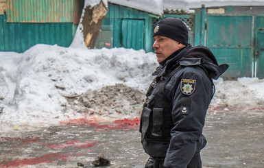 В центре Киева зарезали мужчину, весь двор в крови