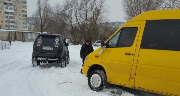 Автолюбитель из Днепра, вытащивший из сугробов сотню автомобилей: 