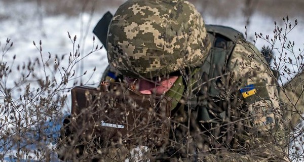 В зоне АТО двое военных пострадали из-за неосторожного обращения с боеприпасами