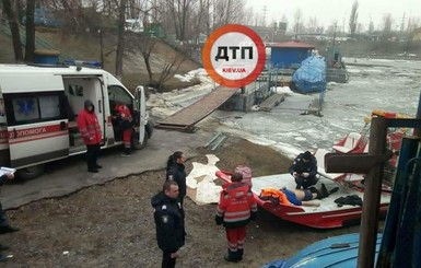 В Киеве с Северного моста спрыгнул мужчина