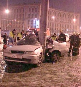 Водитель не вписался в поворот и убил пассажира 