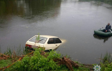 Погоня в Виннице: пьяный водитель оказался в реке, удирая от полиции