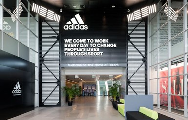 Литва раскритиковала Adidas за майки с надписью USSR