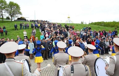 День победы в Харькове: шествие возглавила главная коммунистка города