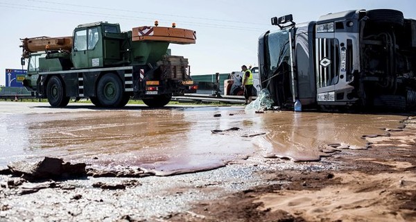 В Польше на дорогу разлили тонны горячего шоколада 