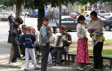 В Тернополе местные жители разгромили табор ромов