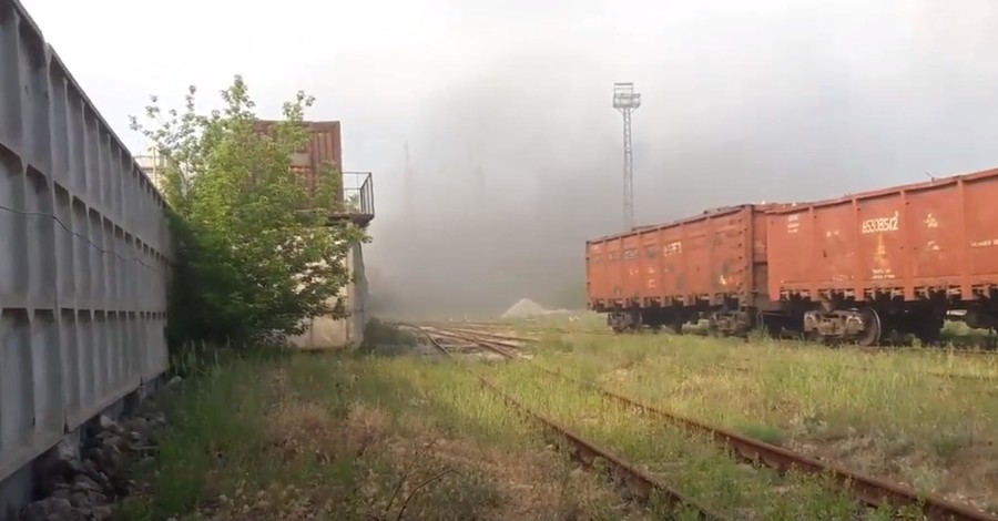 В Днепре горел завод по производству аккумуляторов 