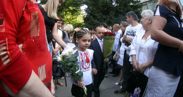 В Днепре депутатов и чиновников не пустят на школьные линейки, а мэр пойдет