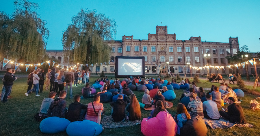 Факт. Замечен хит парад звезд на кинопоказах CinemaWeekend от ТМ Петровская слобода